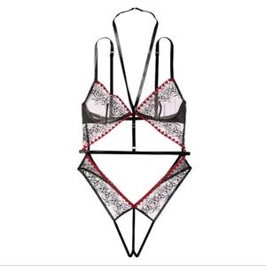 Victoria ’s Secret Love Letters Hearts Harness Embroidered Teddy